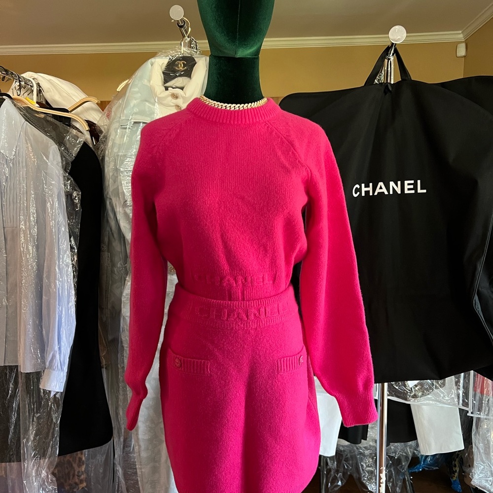 SOLD NWT AUTHENTIC CHANEL 22B knitted Fuchsia Skirt size 36 - Picture 5 of 9